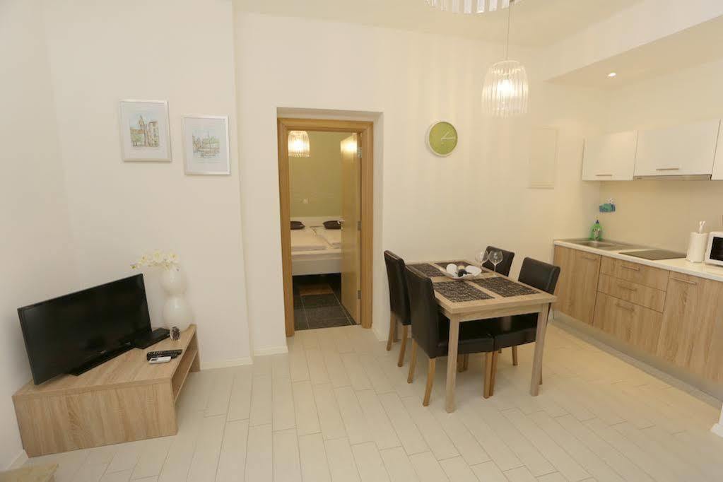 Zadar Street Apartments And Room Exterior photo